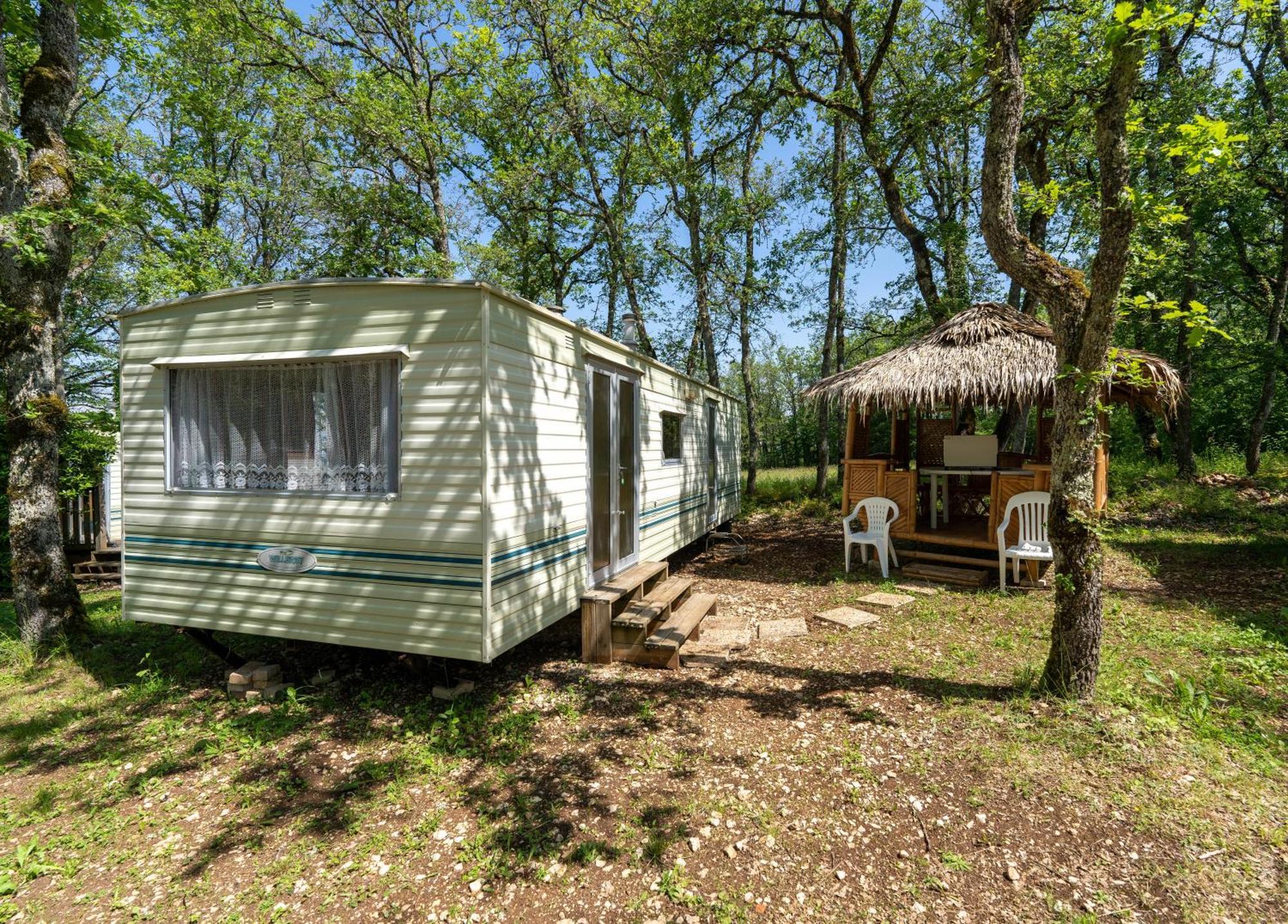 Camping Les Paillotes Payrac Exterior foto